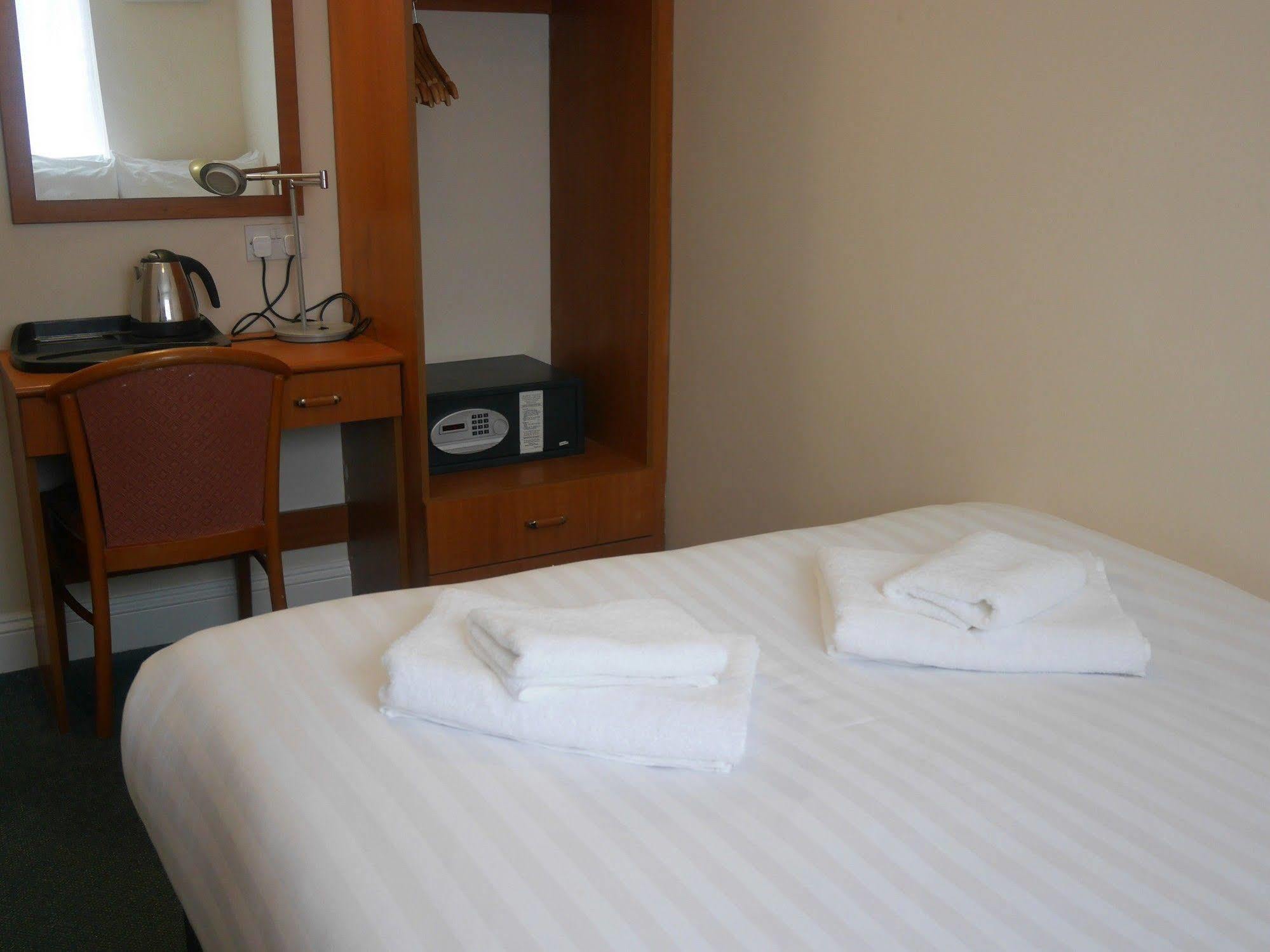 Sk Heathrow Hotel Hayes  Exterior foto